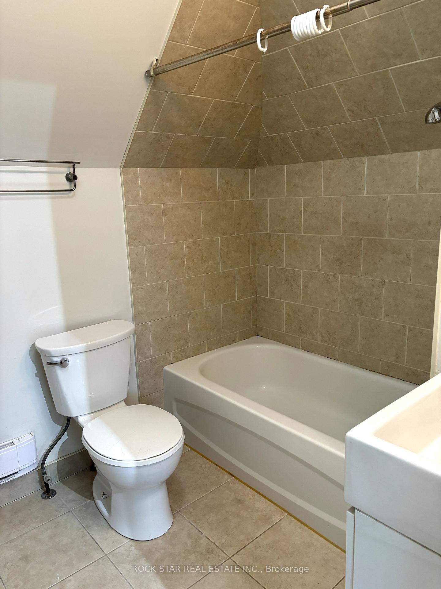 Photo 9 of Unit Unit 3/Third Floor, 322 Queen Street, Hamilton, Kirkendall — HOMEH