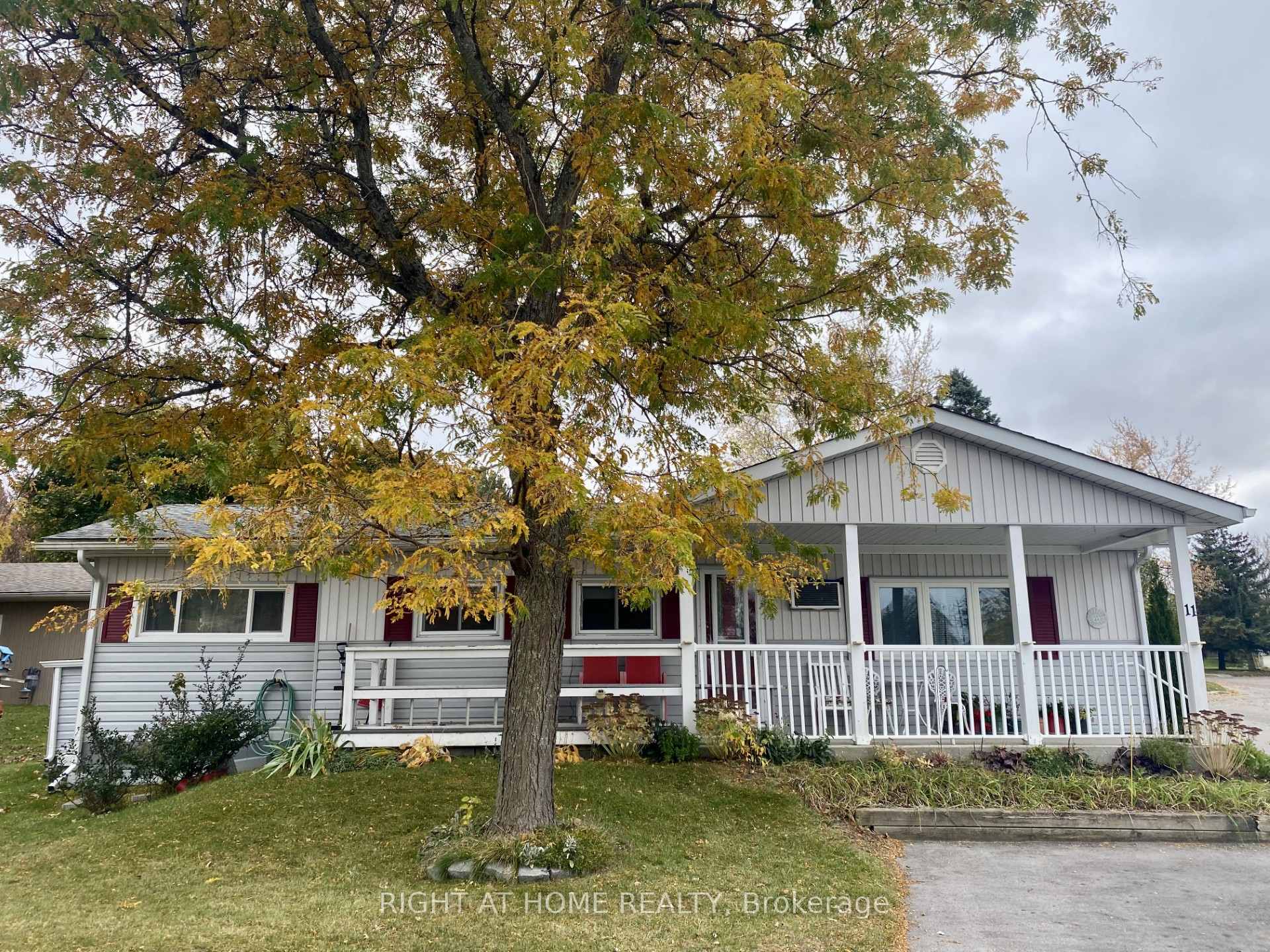 Photo 1 of 11 Locust Hill Drive, Innisfil, Rural Innisfil — HOMEH