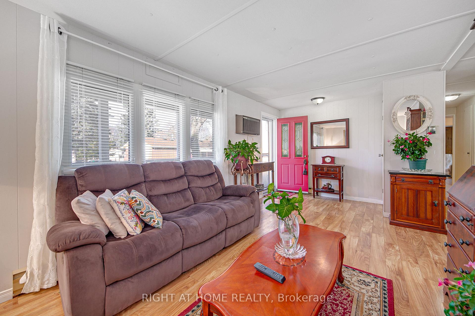 Photo 5 of 11 Locust Hill Drive, Innisfil, Rural Innisfil — HOMEH