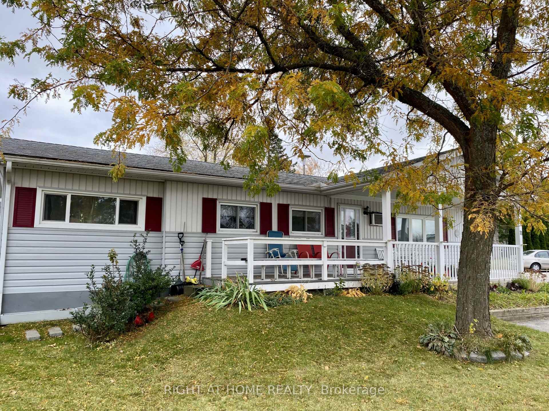 Photo 15 of 11 Locust Hill Drive, Innisfil, Rural Innisfil — HOMEH