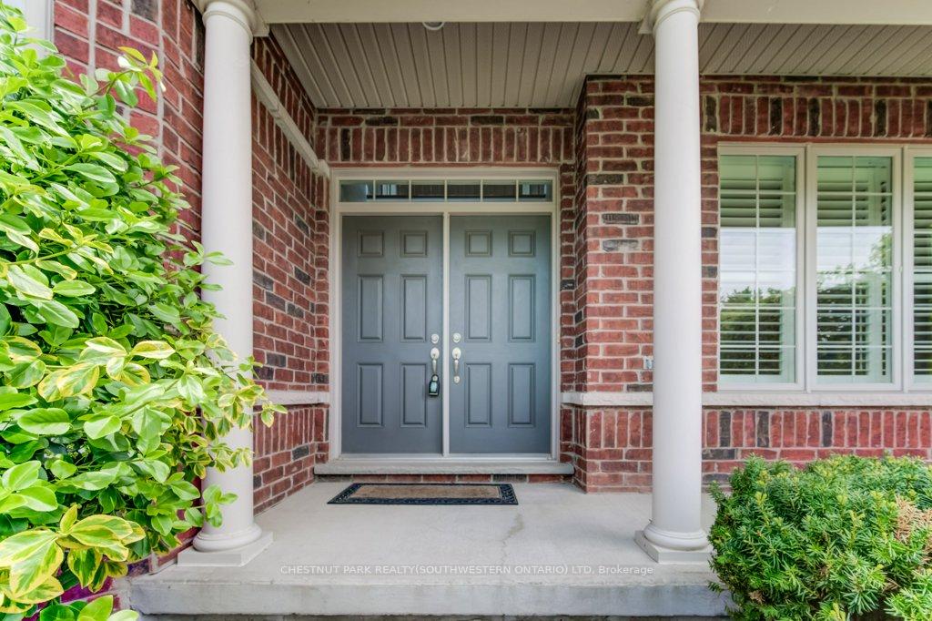 Photo 4 of 252 Edgewater Crescent, Kitchener — HOMEH