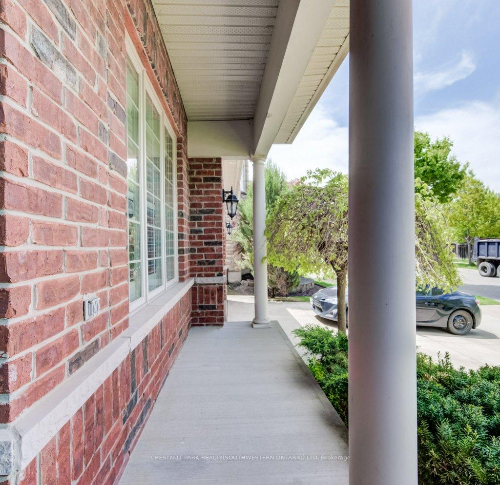 Photo 5 of 252 Edgewater Crescent, Kitchener — HOMEH