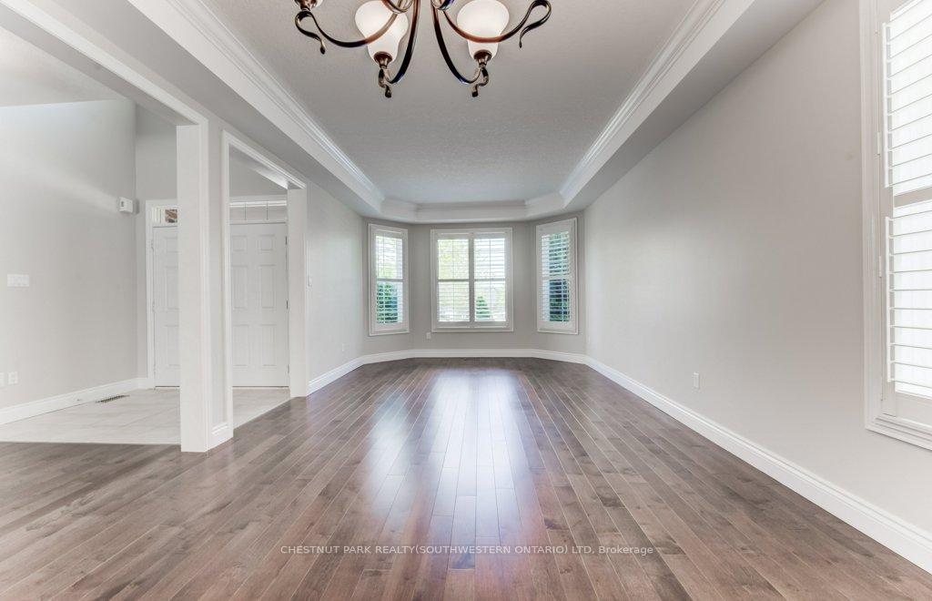 Photo 8 of 252 Edgewater Crescent, Kitchener — HOMEH