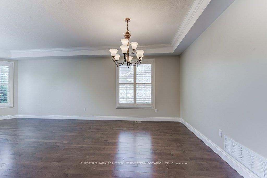 Photo 9 of 252 Edgewater Crescent, Kitchener — HOMEH