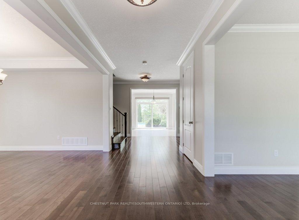 Photo 11 of 252 Edgewater Crescent, Kitchener — HOMEH