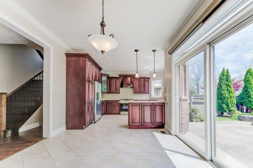 Photo 12 of 252 Edgewater Crescent, Kitchener — HOMEH