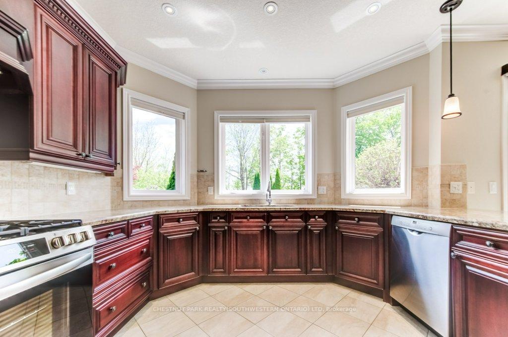 Photo 14 of 252 Edgewater Crescent, Kitchener — HOMEH