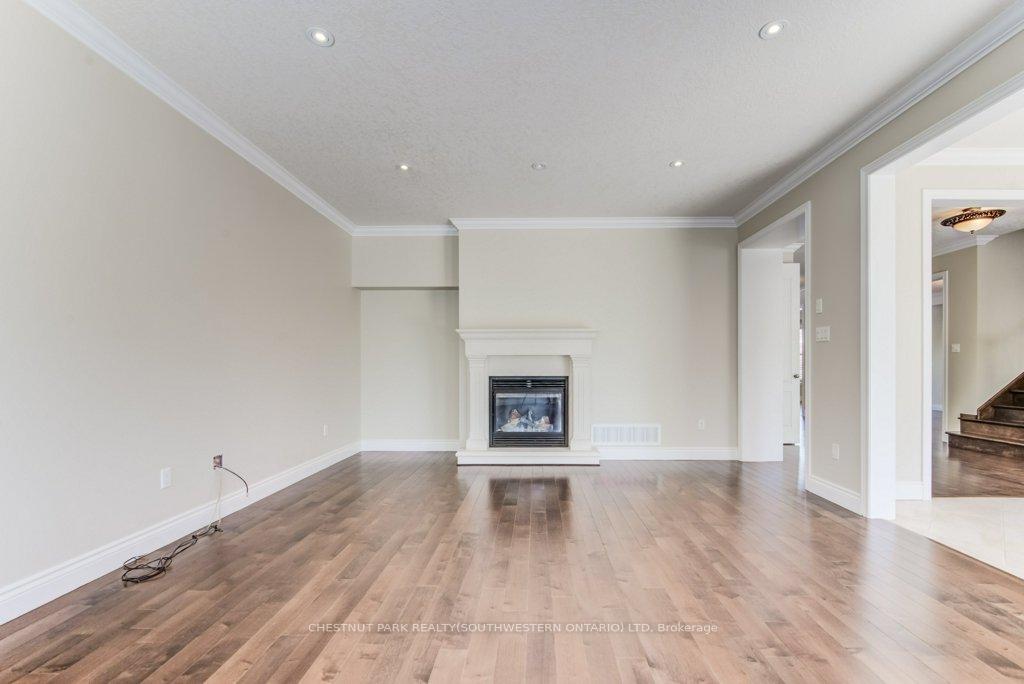 Photo 16 of 252 Edgewater Crescent, Kitchener — HOMEH