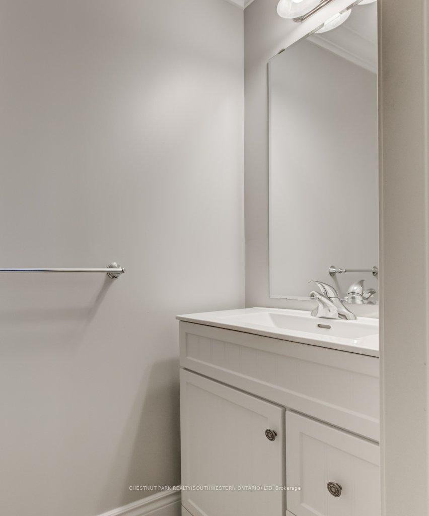 Photo 19 of 252 Edgewater Crescent, Kitchener — HOMEH