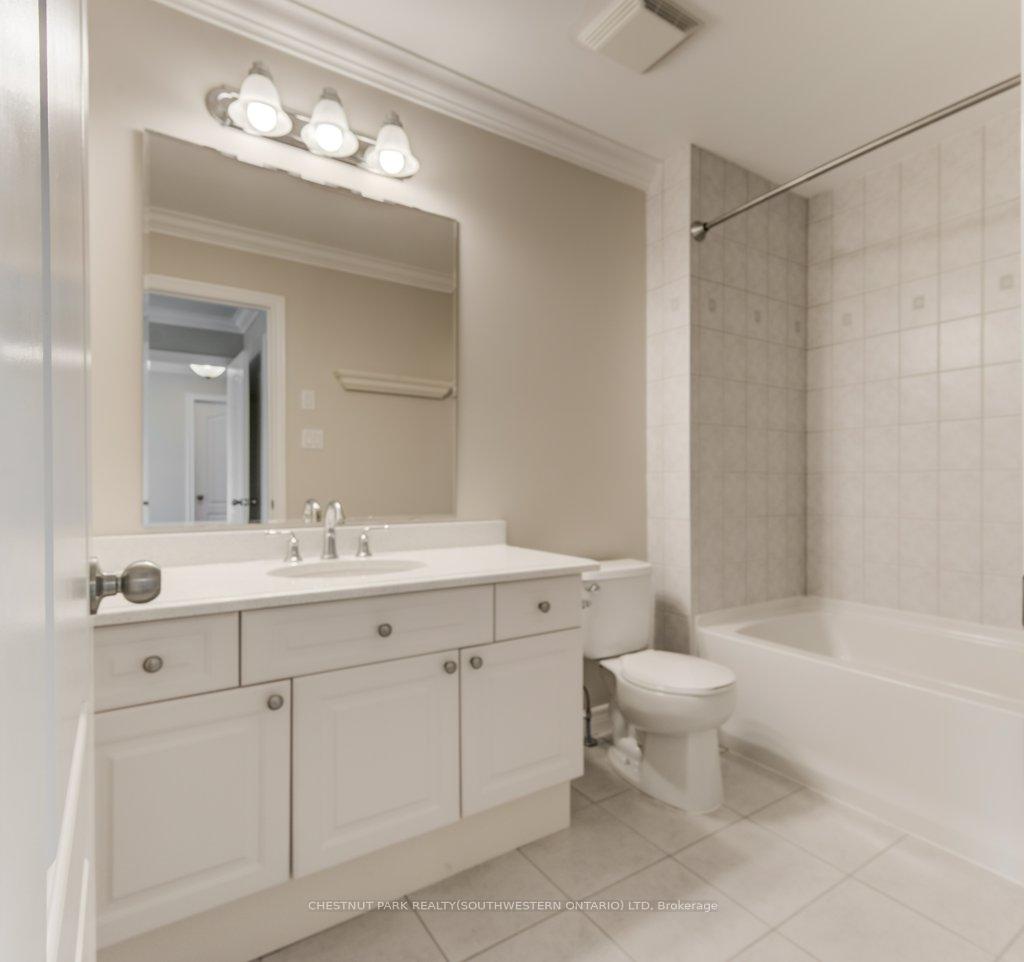 Photo 24 of 252 Edgewater Crescent, Kitchener — HOMEH