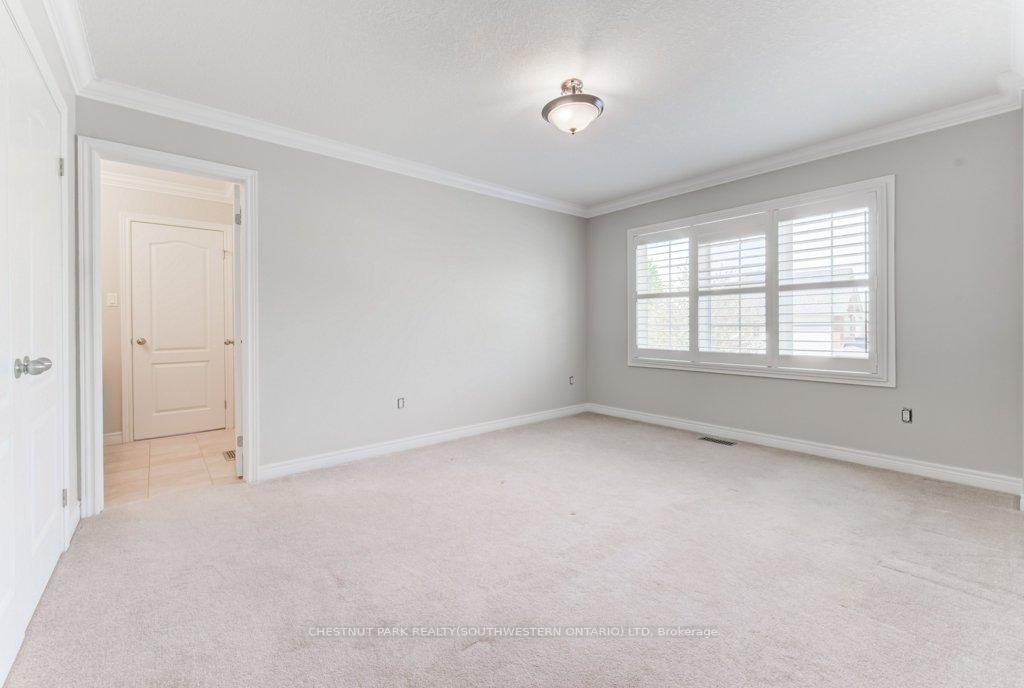 Photo 25 of 252 Edgewater Crescent, Kitchener — HOMEH