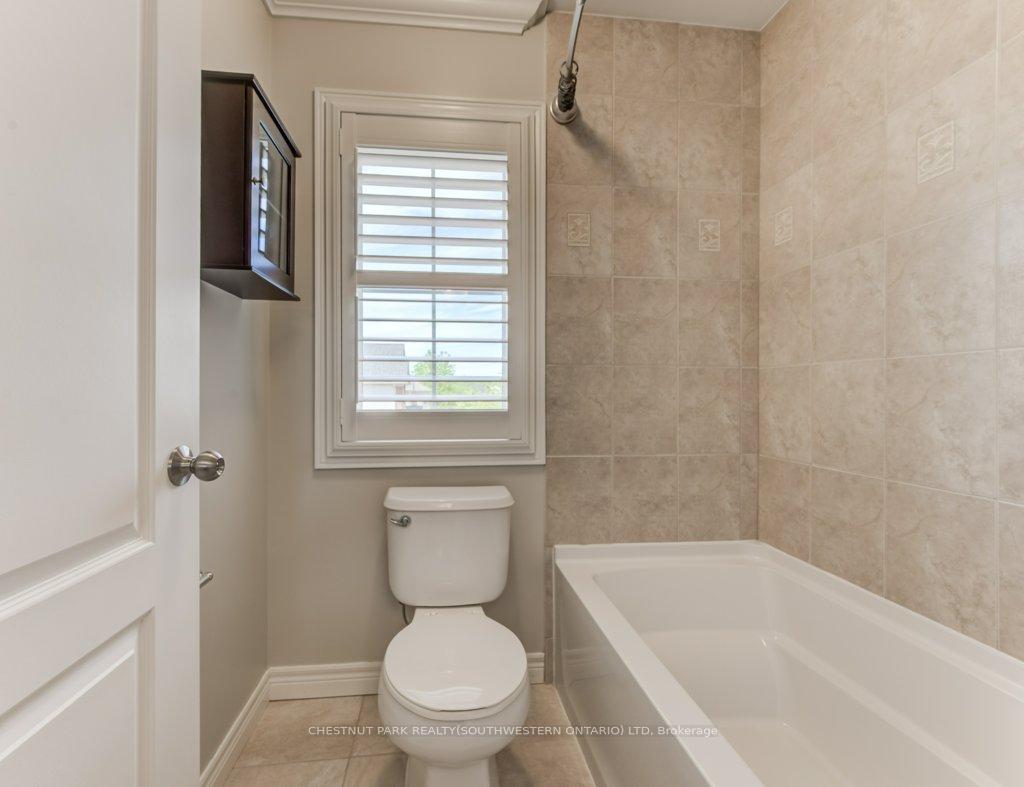 Photo 28 of 252 Edgewater Crescent, Kitchener — HOMEH