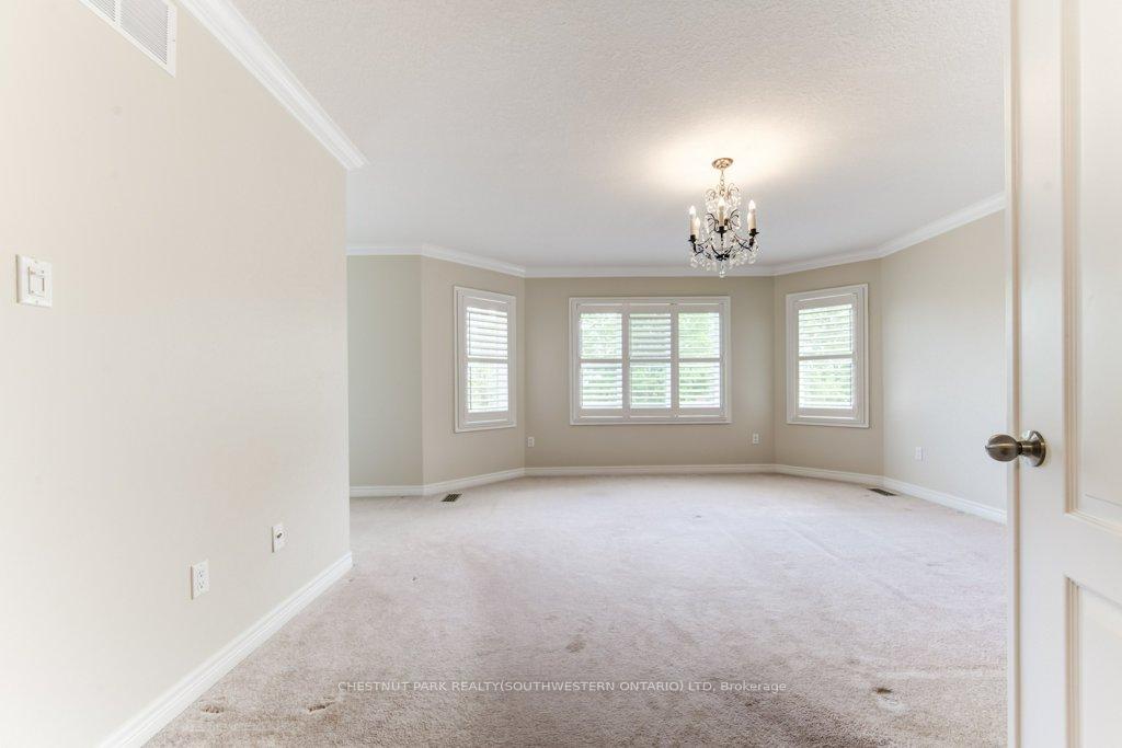 Photo 32 of 252 Edgewater Crescent, Kitchener — HOMEH