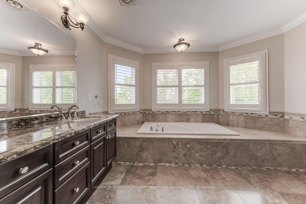 Photo 34 of 252 Edgewater Crescent, Kitchener — HOMEH