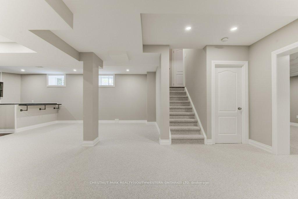 Photo 37 of 252 Edgewater Crescent, Kitchener — HOMEH