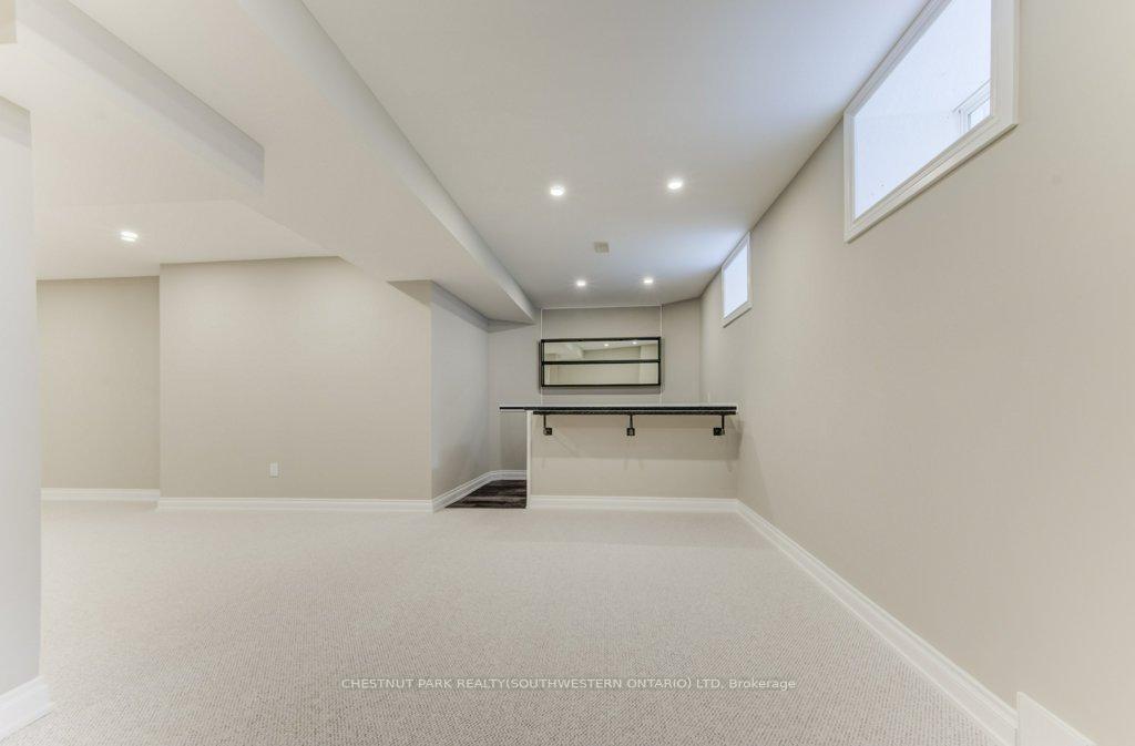 Photo 38 of 252 Edgewater Crescent, Kitchener — HOMEH
