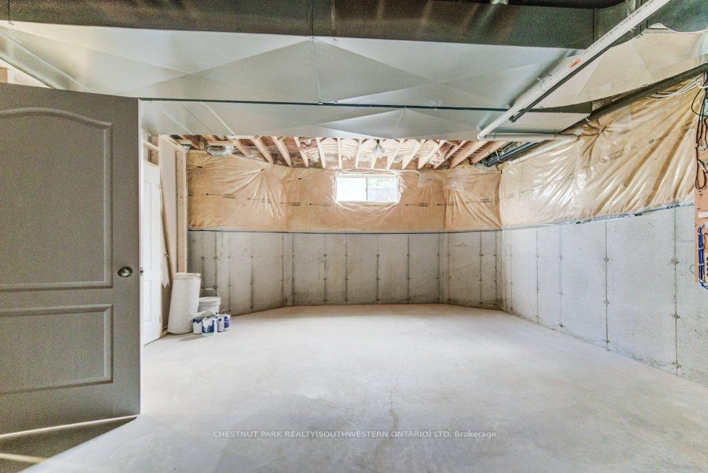 Photo 41 of 252 Edgewater Crescent, Kitchener — HOMEH