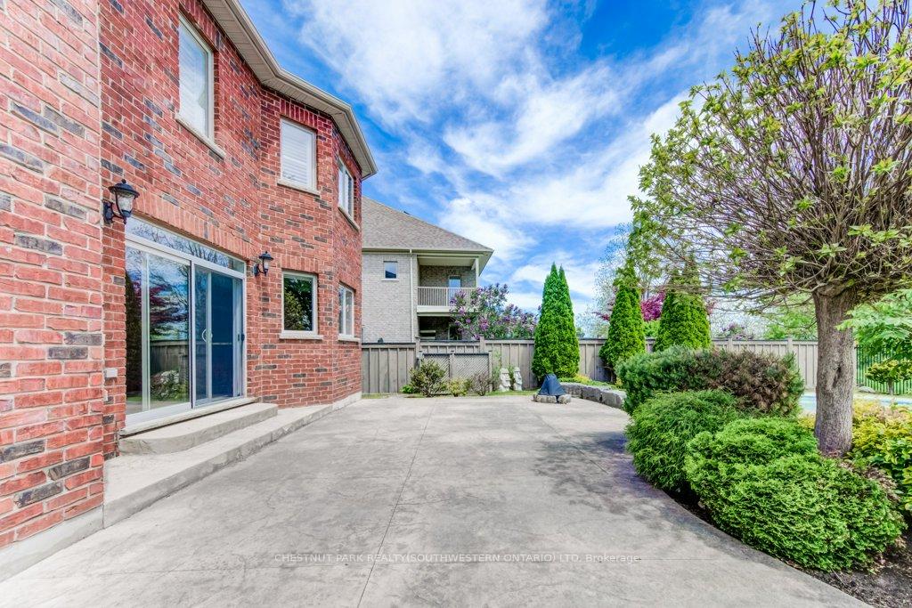 Photo 44 of 252 Edgewater Crescent, Kitchener — HOMEH