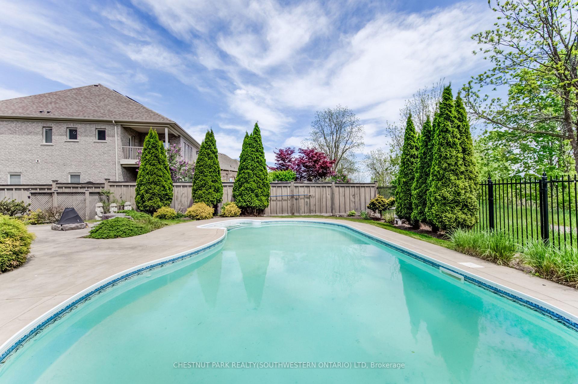 Photo 46 of 252 Edgewater Crescent, Kitchener — HOMEH