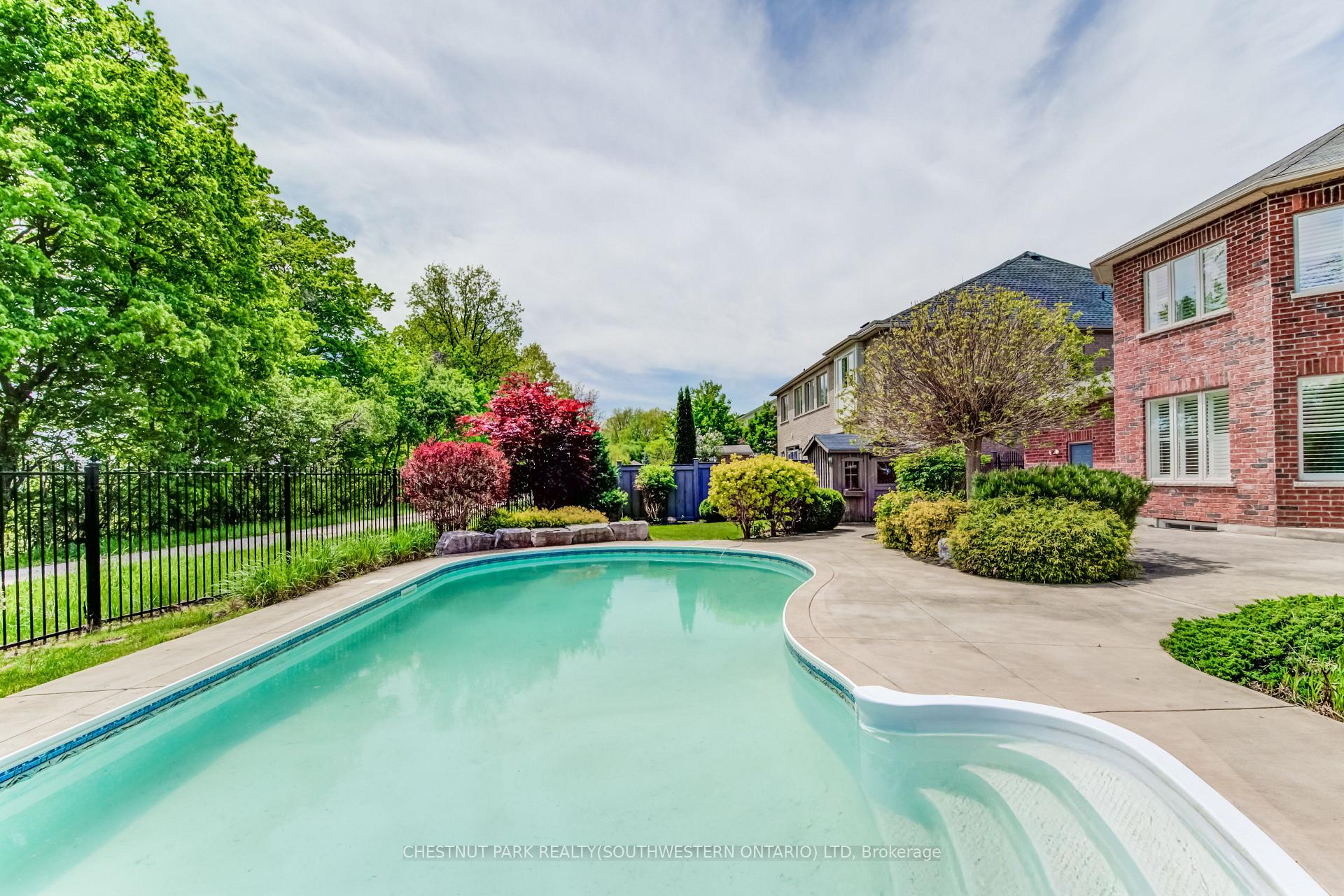 Photo 47 of 252 Edgewater Crescent, Kitchener — HOMEH