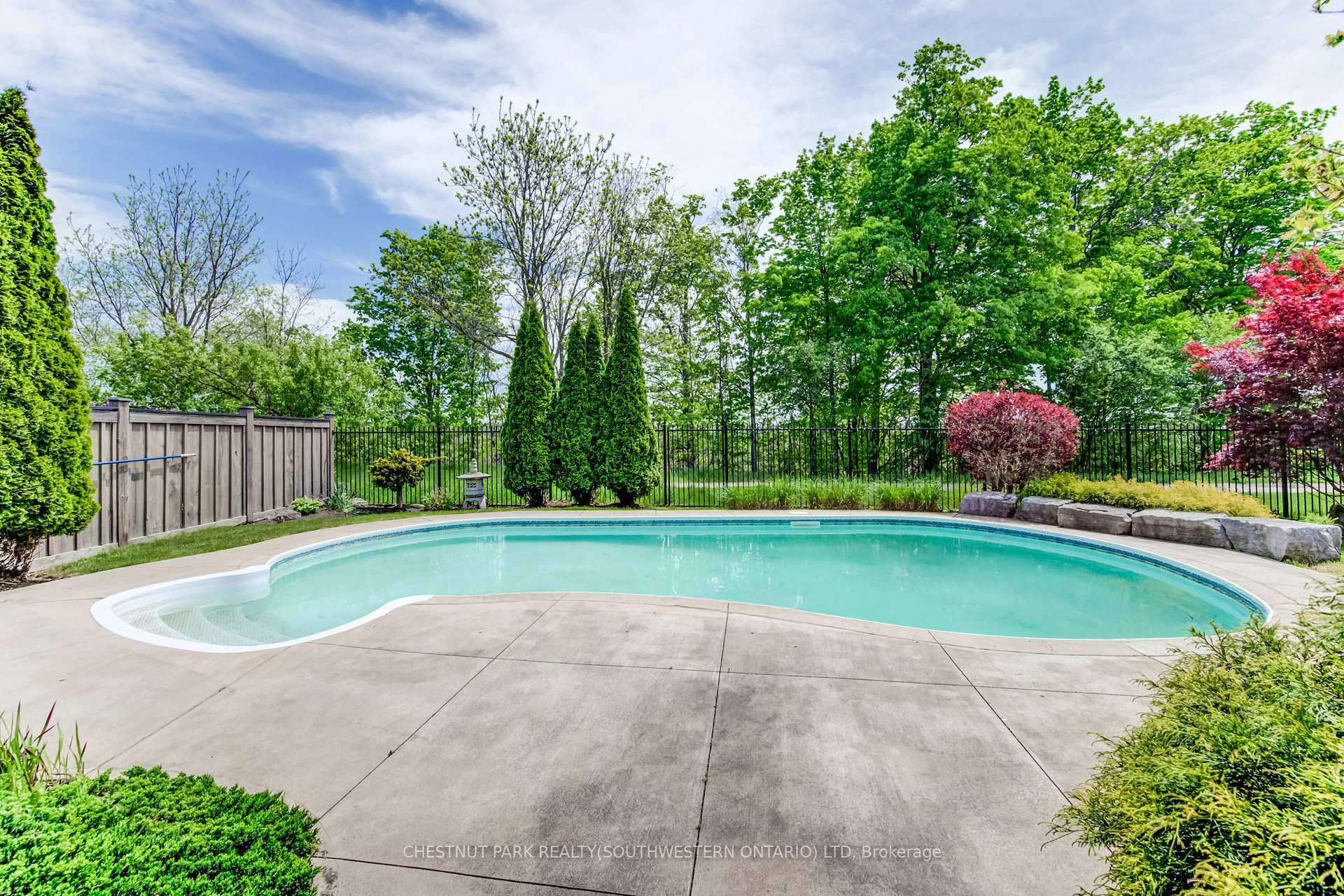 Photo 48 of 252 Edgewater Crescent, Kitchener — HOMEH