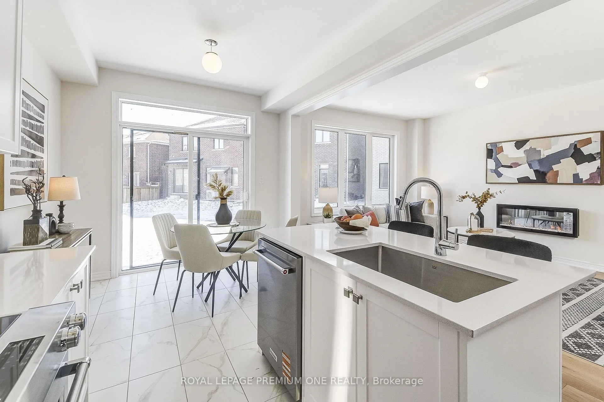 Photo 10 of 432 Kennedy Circle, Milton, Cobban — HOMEH