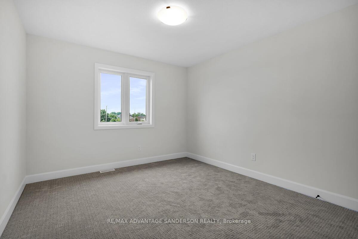 Photo 32 of 207 Bowman Drive, Middlesex Centre, Ilderton — HOMEH