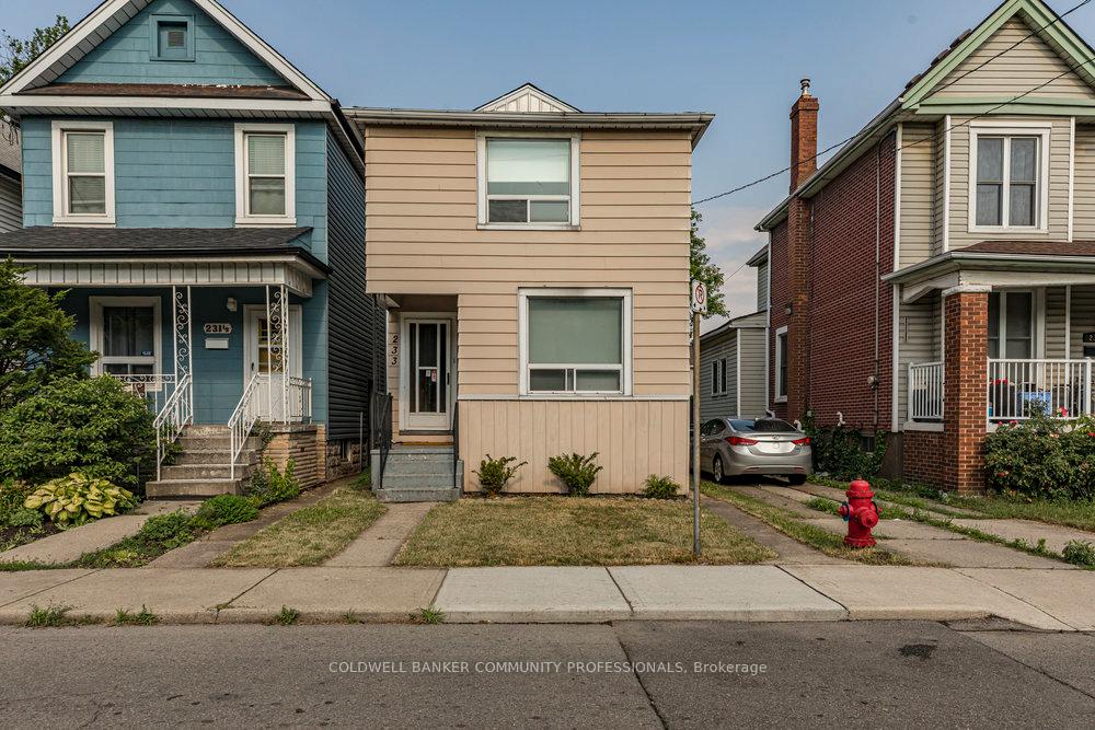 Front of 233 Glendale Avenue N