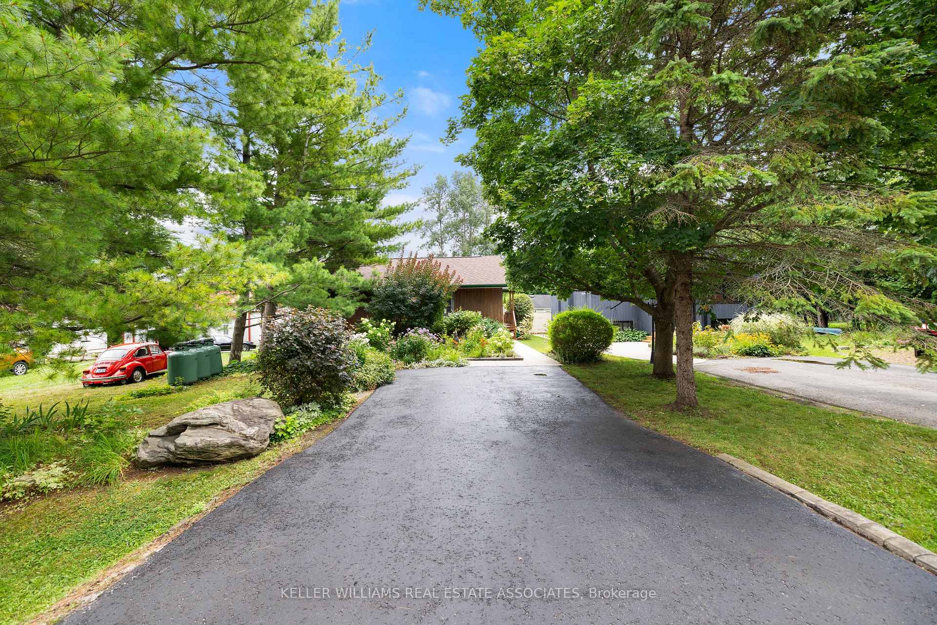 Photo 2 of 1073 Fern Road, Innisfil, Rural Innisfil — HOMEH