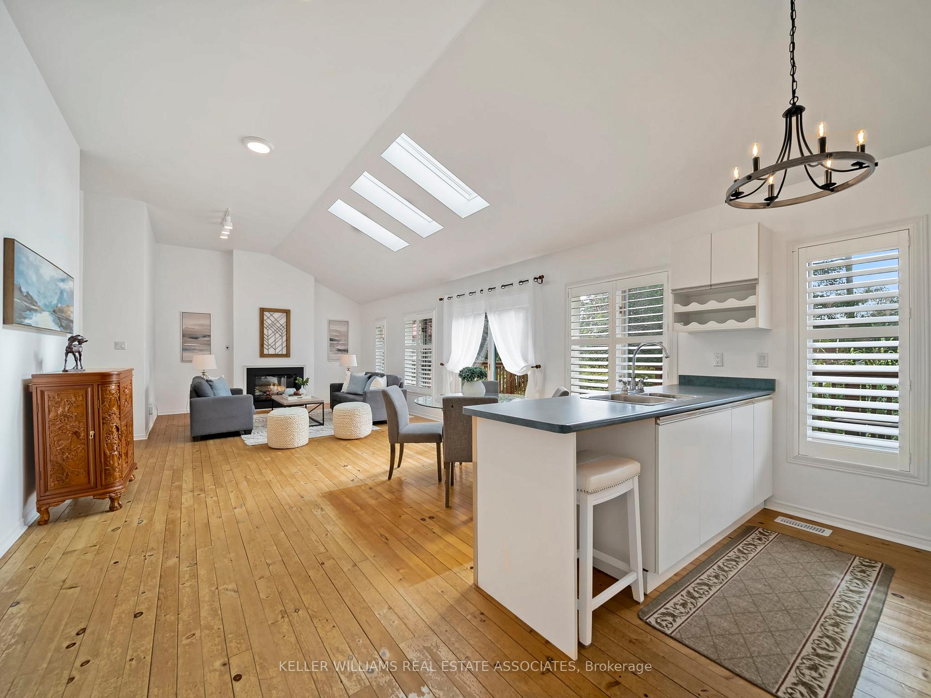 Photo 5 of 1073 Fern Road, Innisfil, Rural Innisfil — HOMEH