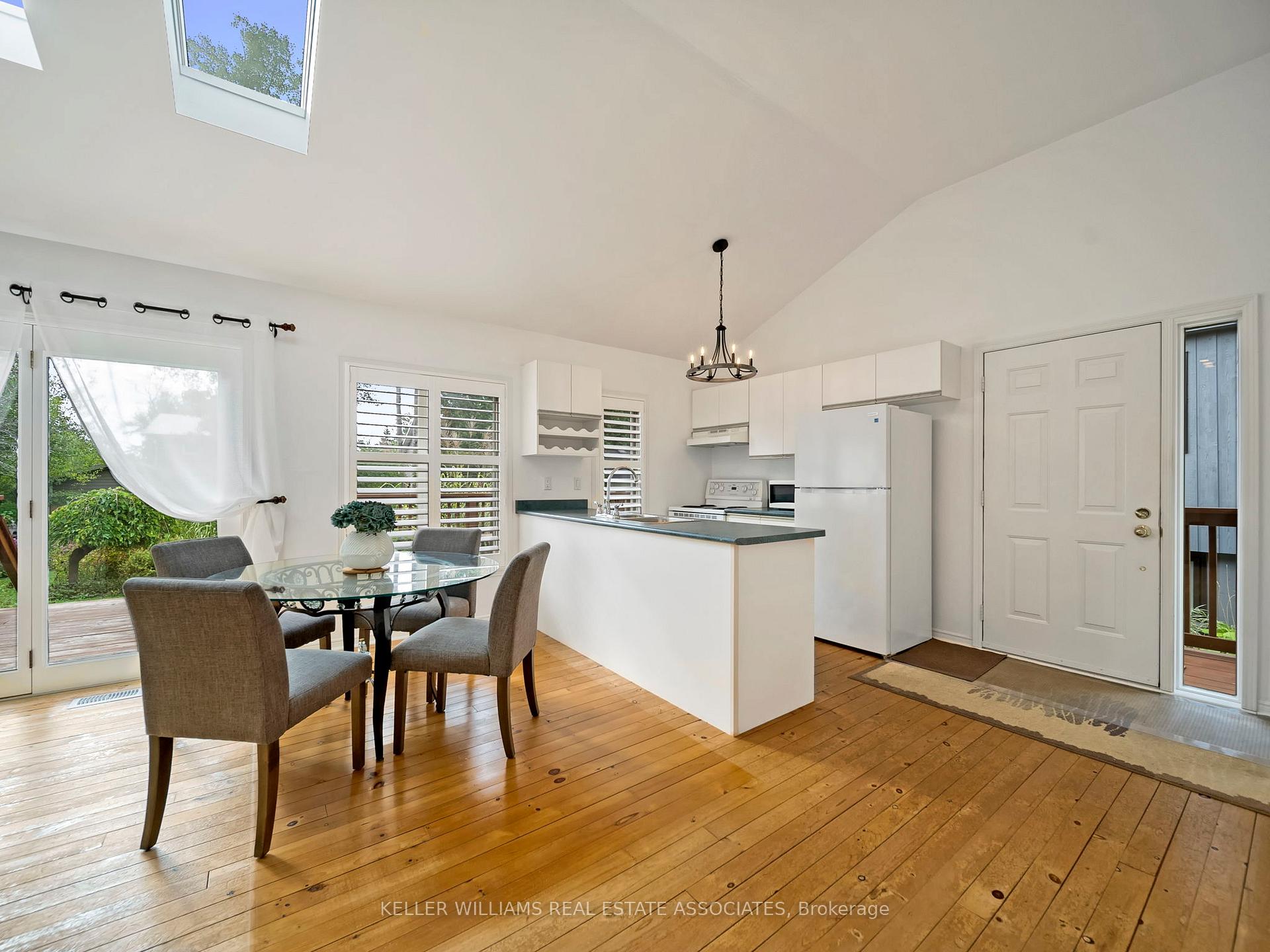 Photo 7 of 1073 Fern Road, Innisfil, Rural Innisfil — HOMEH