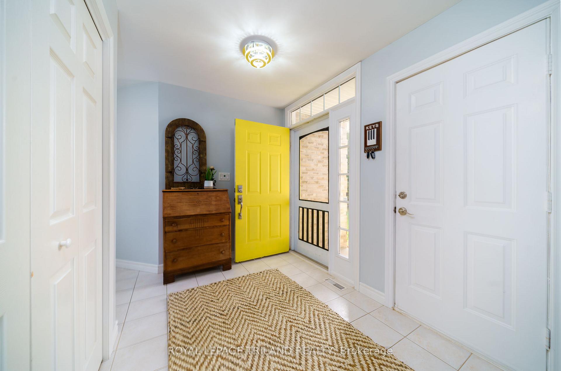 Photo 5 of 6750 Egremont Drive, Middlesex Centre, Melrose — HOMEH