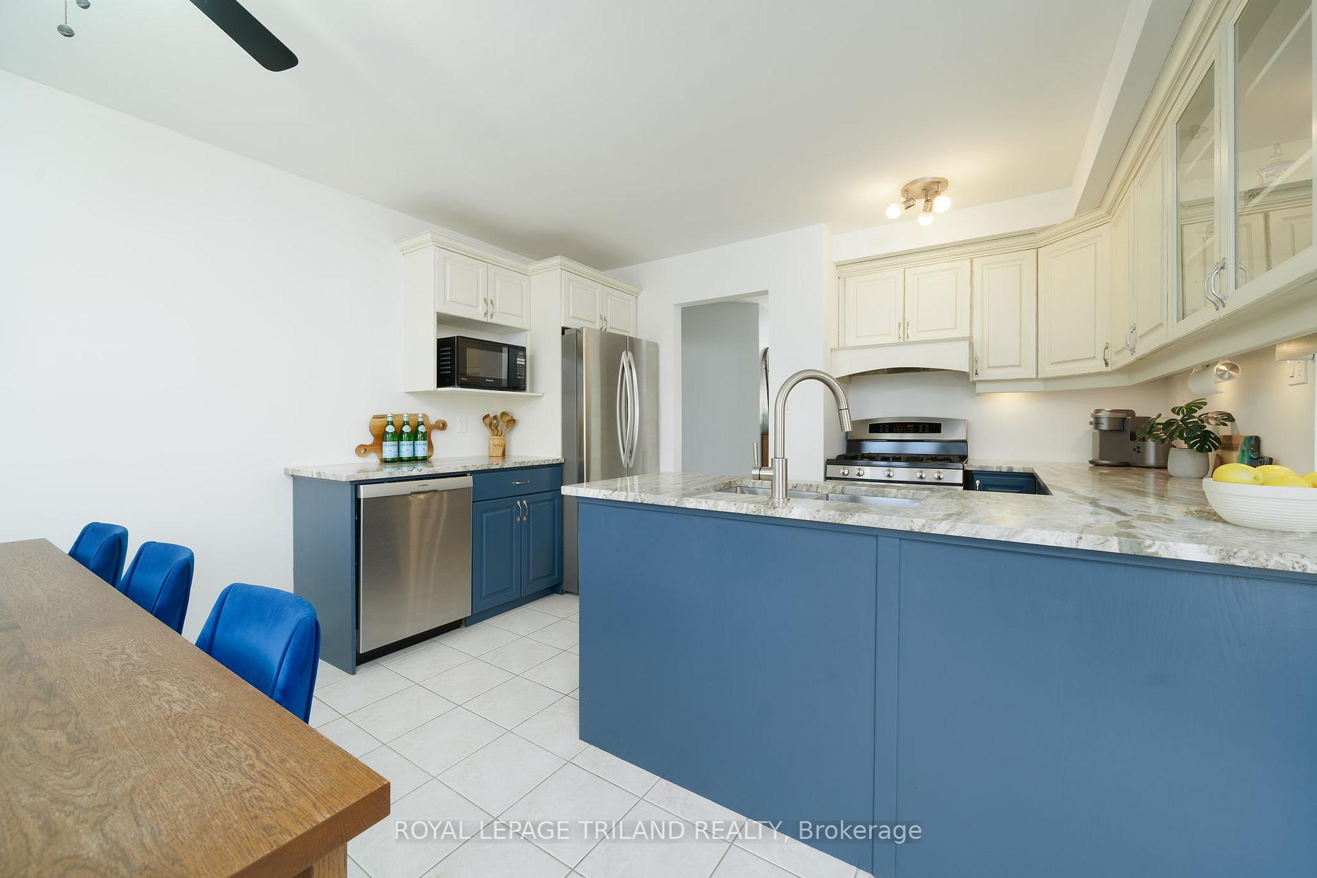 Photo 11 of 6750 Egremont Drive, Middlesex Centre, Melrose — HOMEH