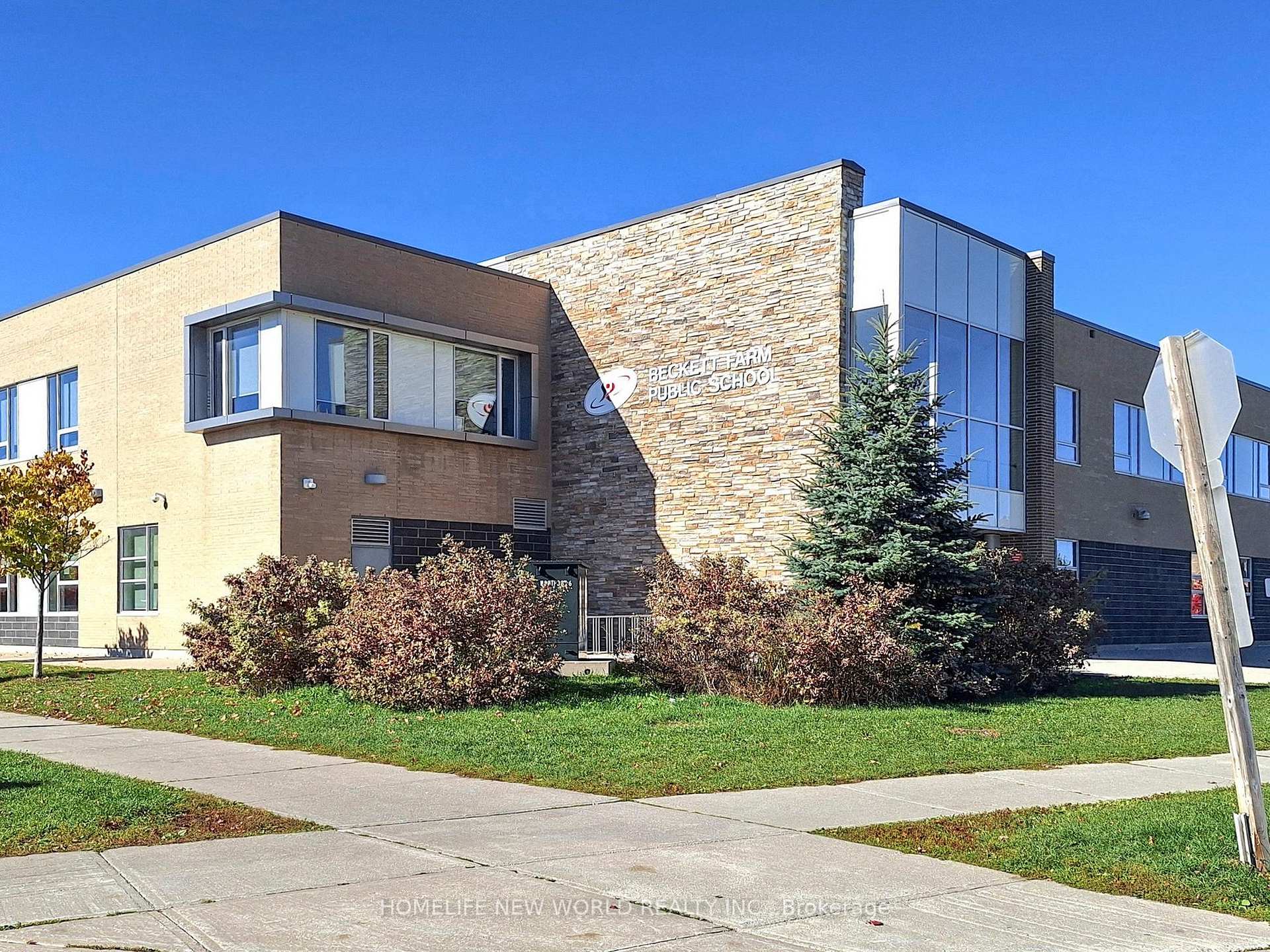 Photo 33 of 35 Harbord Street, Markham, Berczy — HOMEH