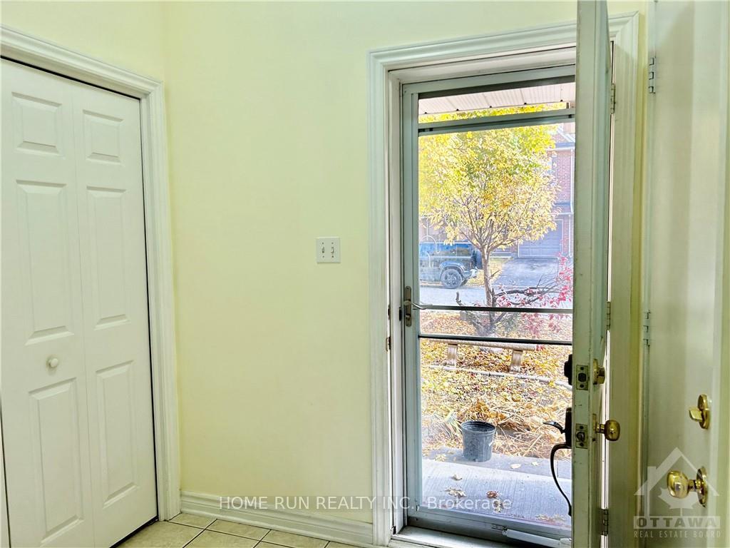 Photo 2 of 66 Landover Crescent, Ottawa, Kanata - Emerald Meadows/Trailwest — HOMEH