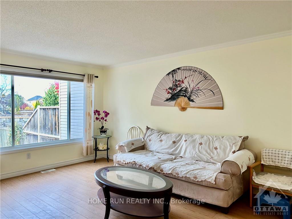 Photo 4 of 66 Landover Crescent, Ottawa, Kanata - Emerald Meadows/Trailwest — HOMEH