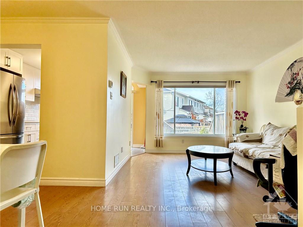 Photo 5 of 66 Landover Crescent, Ottawa, Kanata - Emerald Meadows/Trailwest — HOMEH