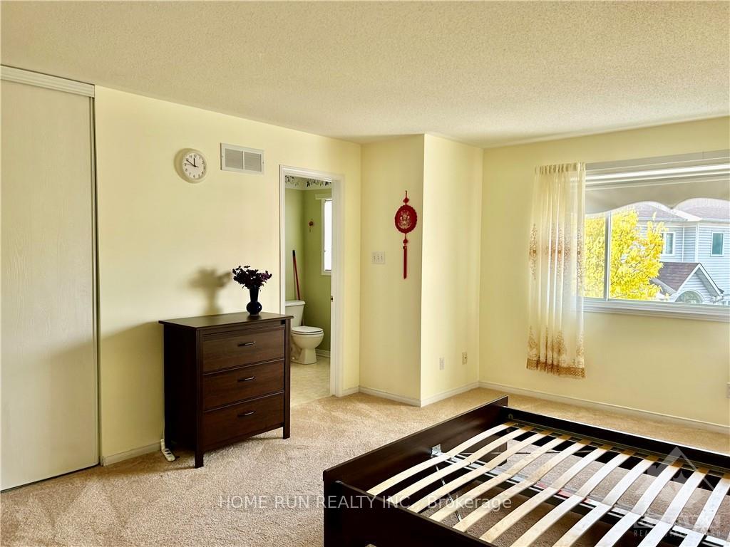 Photo 7 of 66 Landover Crescent, Ottawa, Kanata - Emerald Meadows/Trailwest — HOMEH