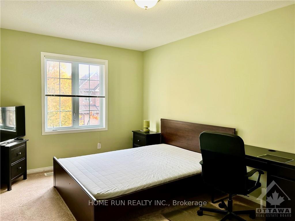 Photo 8 of 66 Landover Crescent, Ottawa, Kanata - Emerald Meadows/Trailwest — HOMEH
