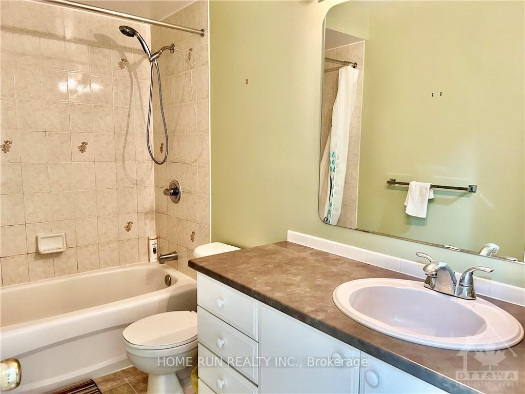 Photo 9 of 66 Landover Crescent, Ottawa, Kanata - Emerald Meadows/Trailwest — HOMEH