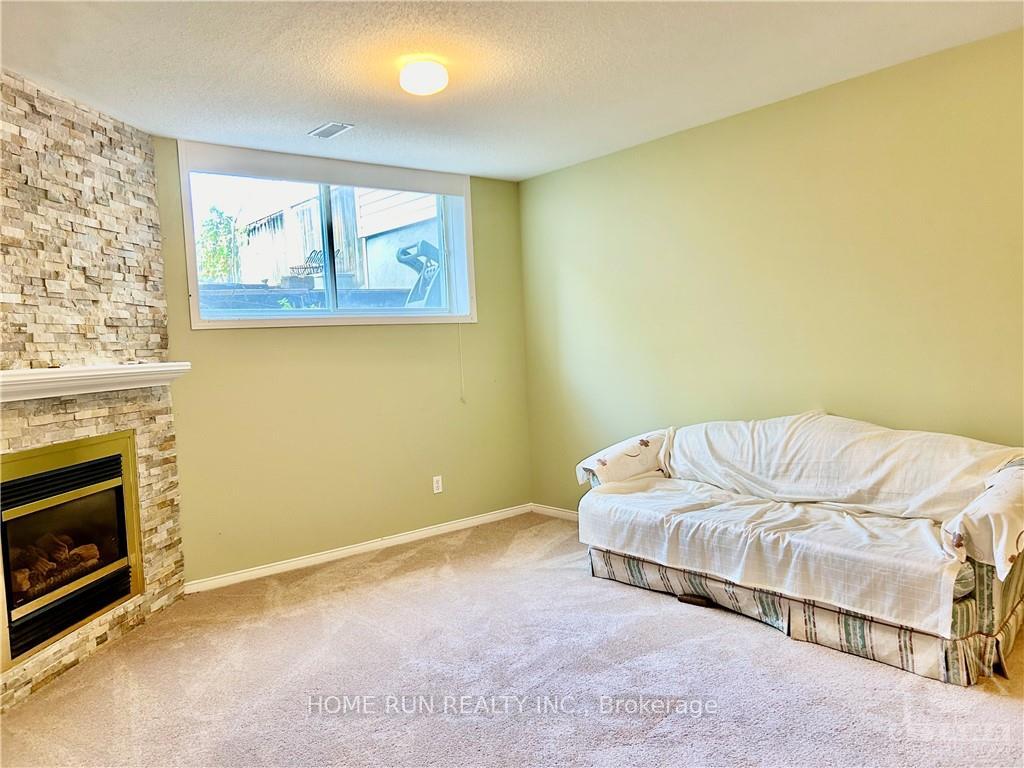 Photo 10 of 66 Landover Crescent, Ottawa, Kanata - Emerald Meadows/Trailwest — HOMEH