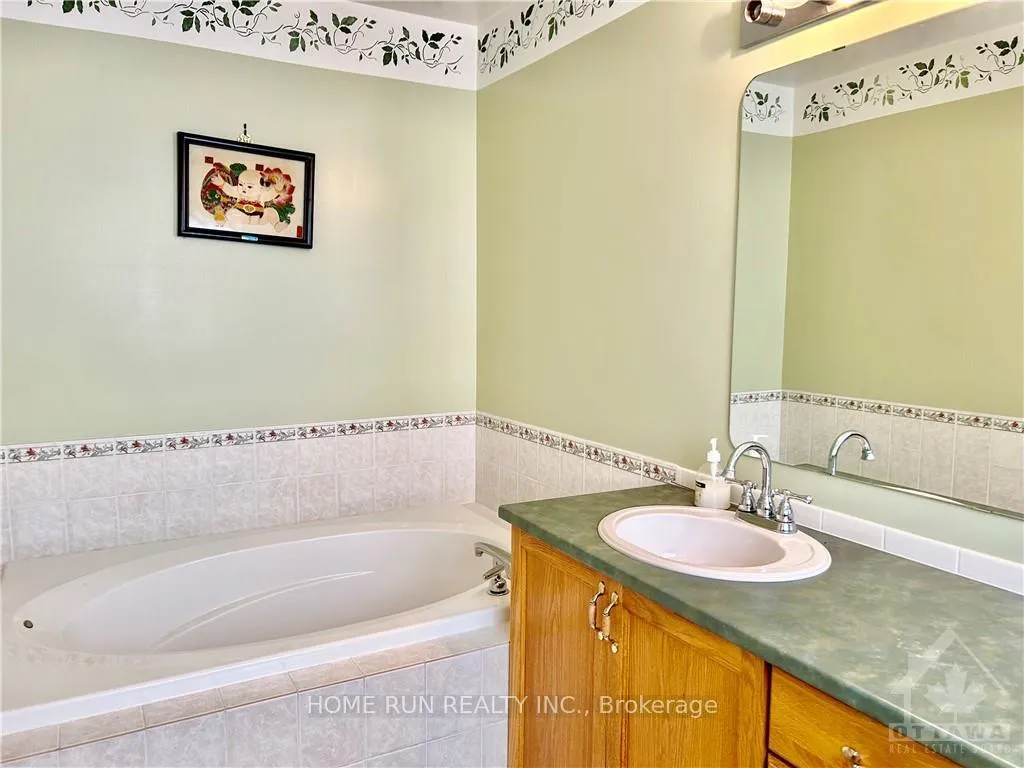 Photo 18 of 66 Landover Crescent, Ottawa, Kanata - Emerald Meadows/Trailwest — HOMEH