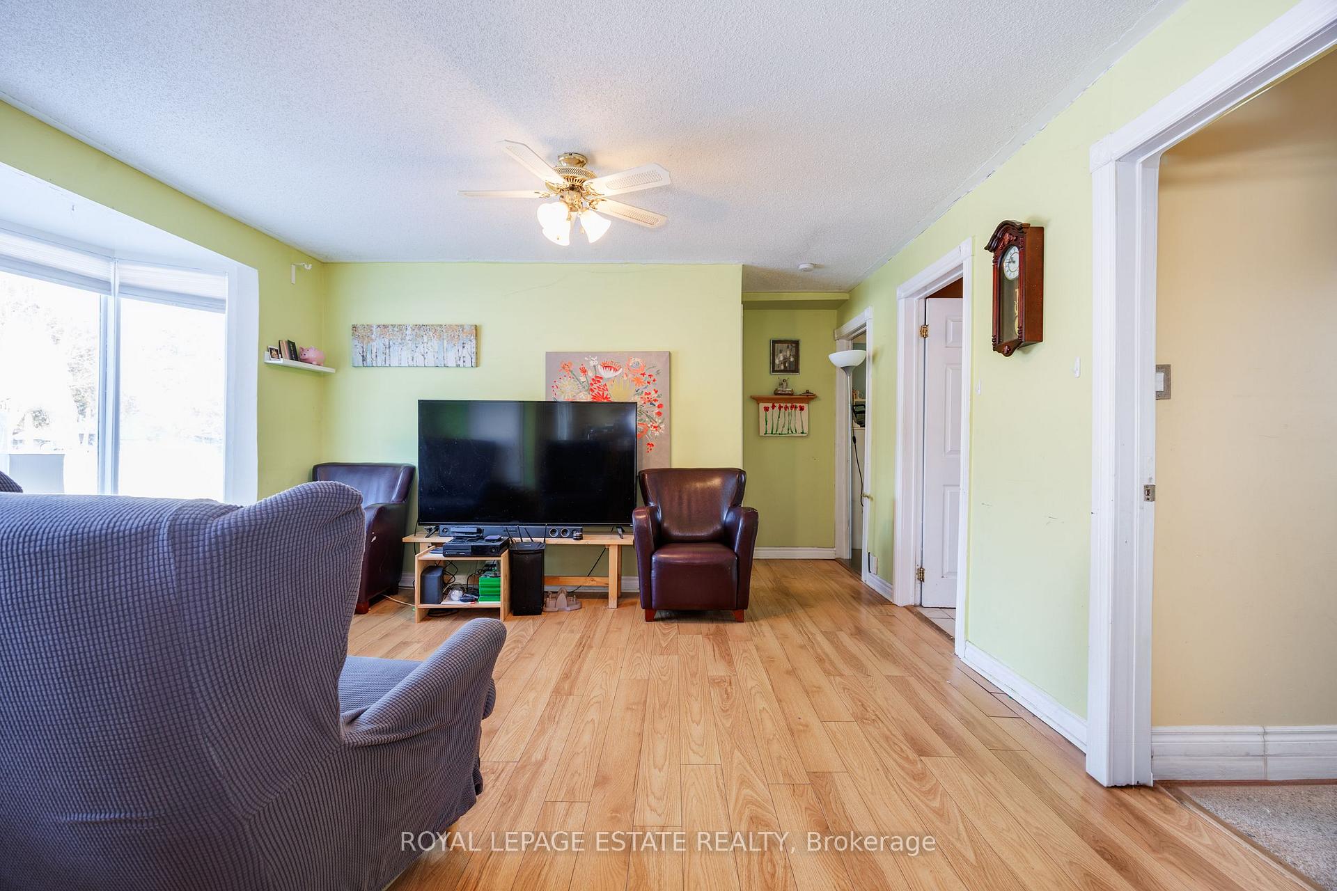 Photo 7 of 1729 Smith Avenue, Innisfil, Alcona — HOMEH