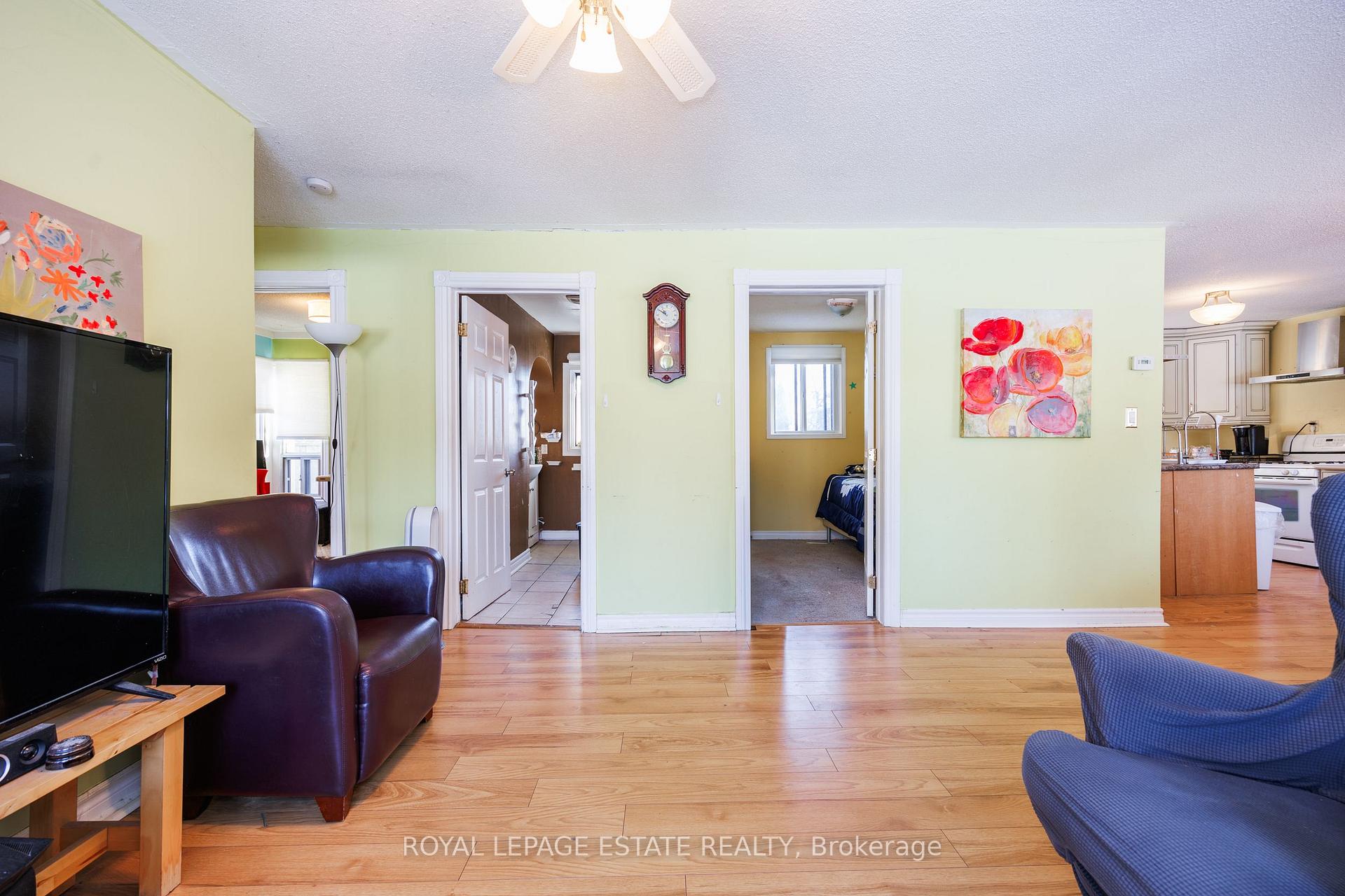 Photo 8 of 1729 Smith Avenue, Innisfil, Alcona — HOMEH