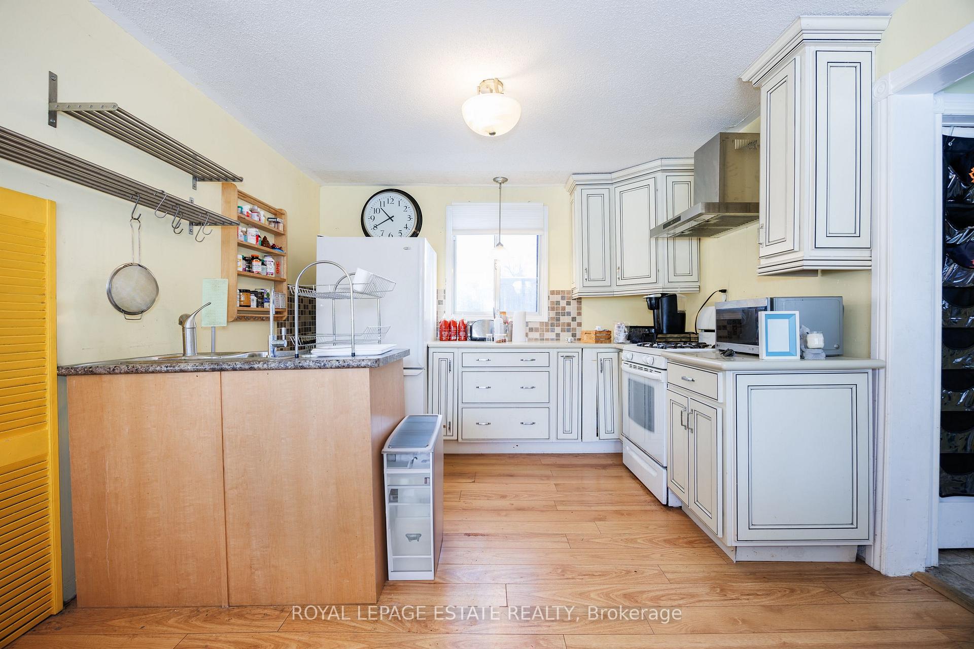Photo 13 of 1729 Smith Avenue, Innisfil, Alcona — HOMEH