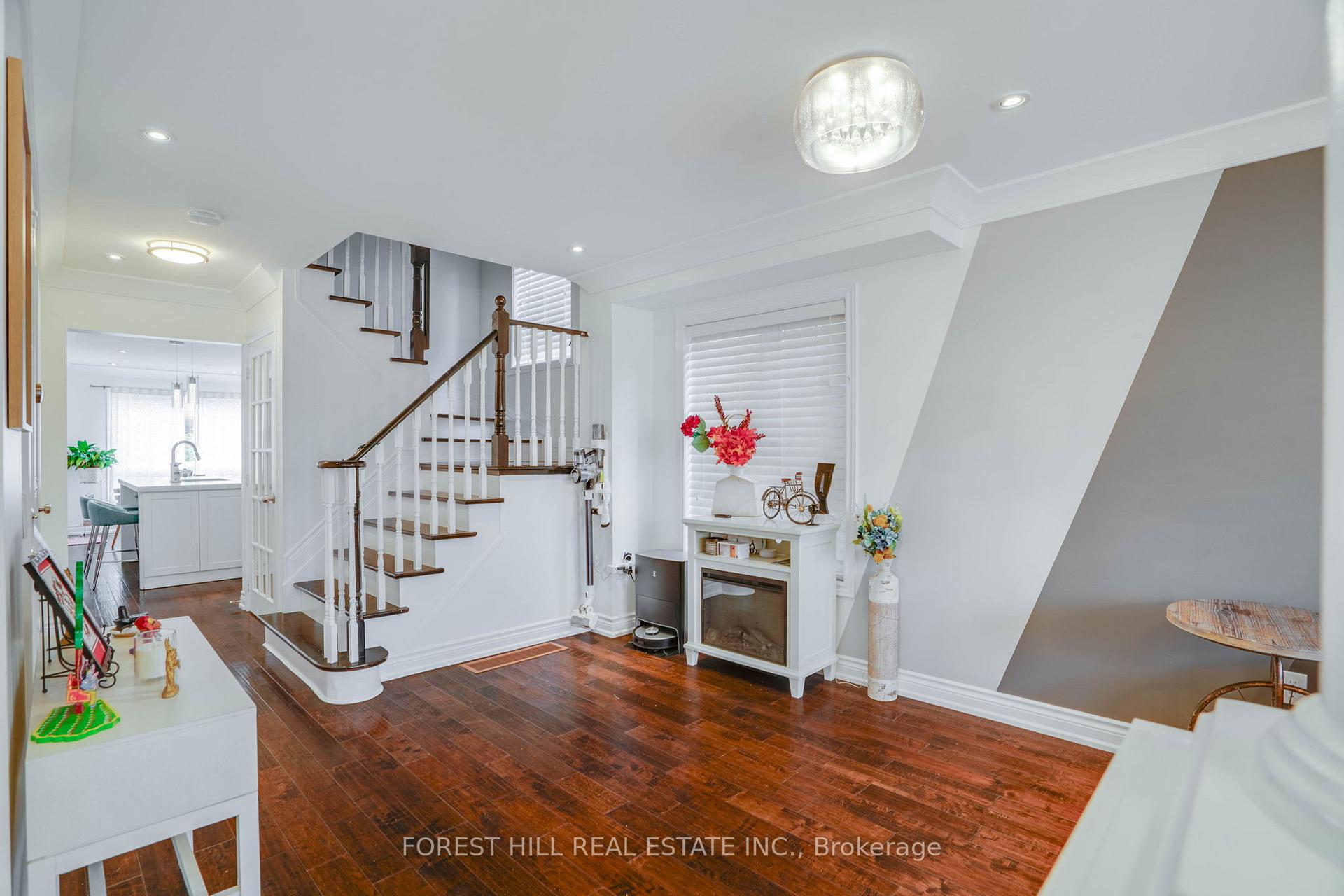 Photo 5 of 45 Royal Crown Road, Markham, Greensborough — HOMEH