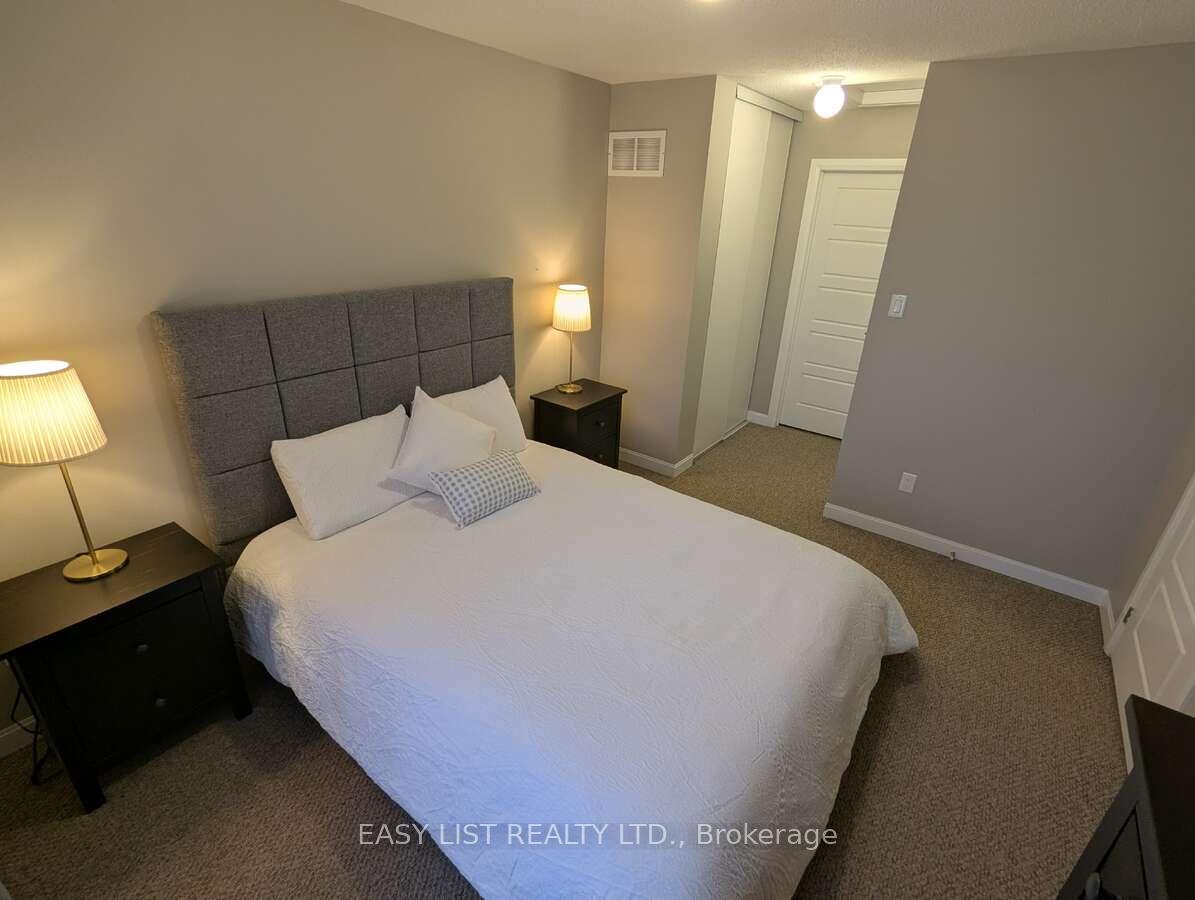 Photo 10 of Unit 131, 165 Hampshire Way, Milton, Dempsey — HOMEH