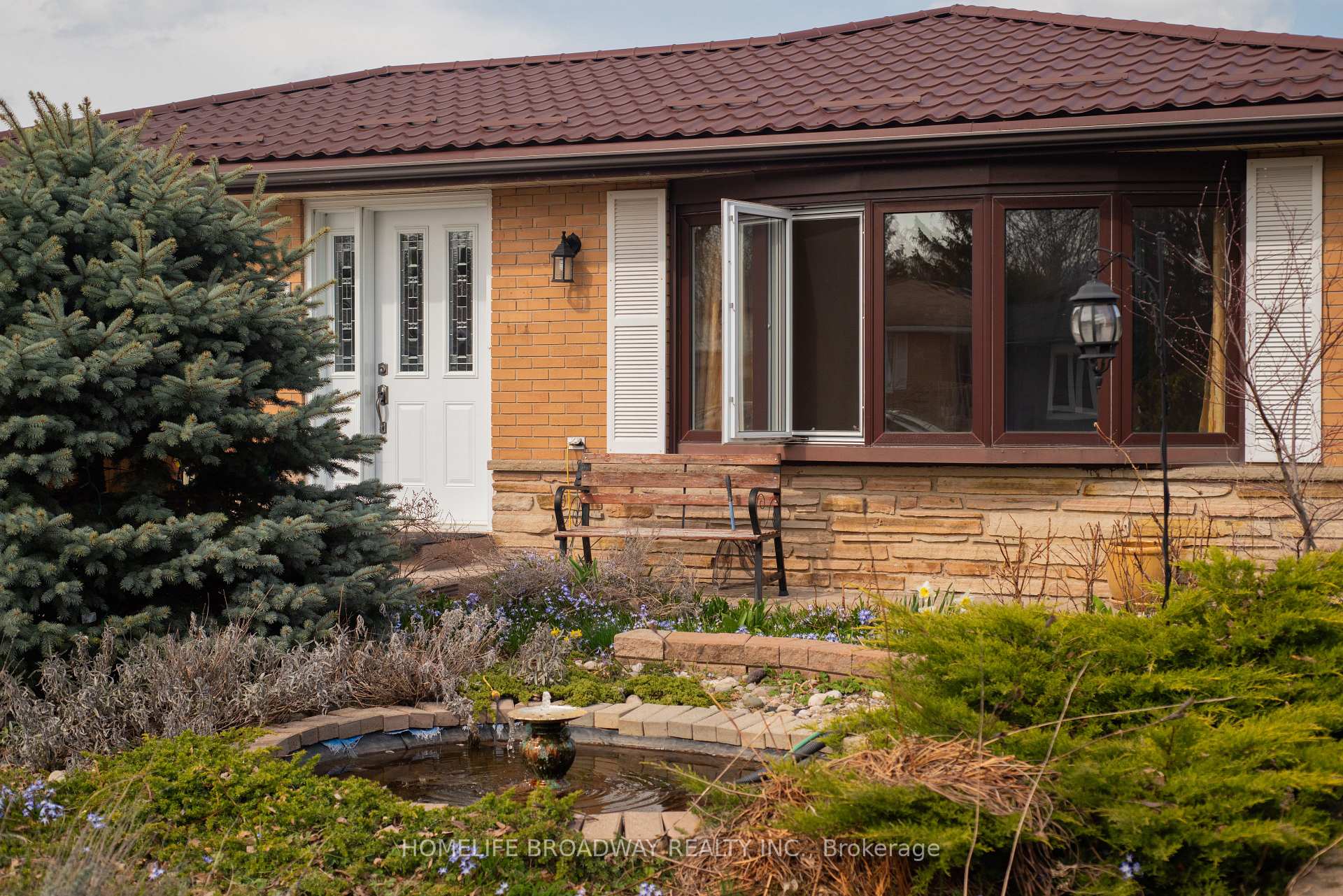 Photo 2 of 126 Hazelglen Drive, Kitchener — HOMEH