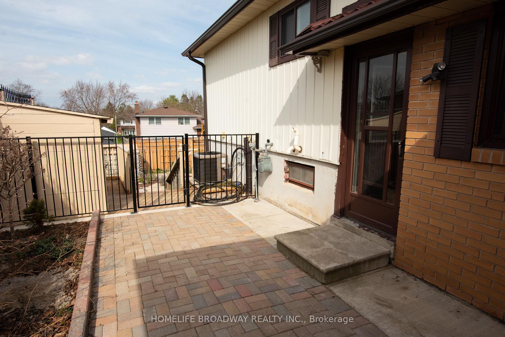 Photo 3 of 126 Hazelglen Drive, Kitchener — HOMEH