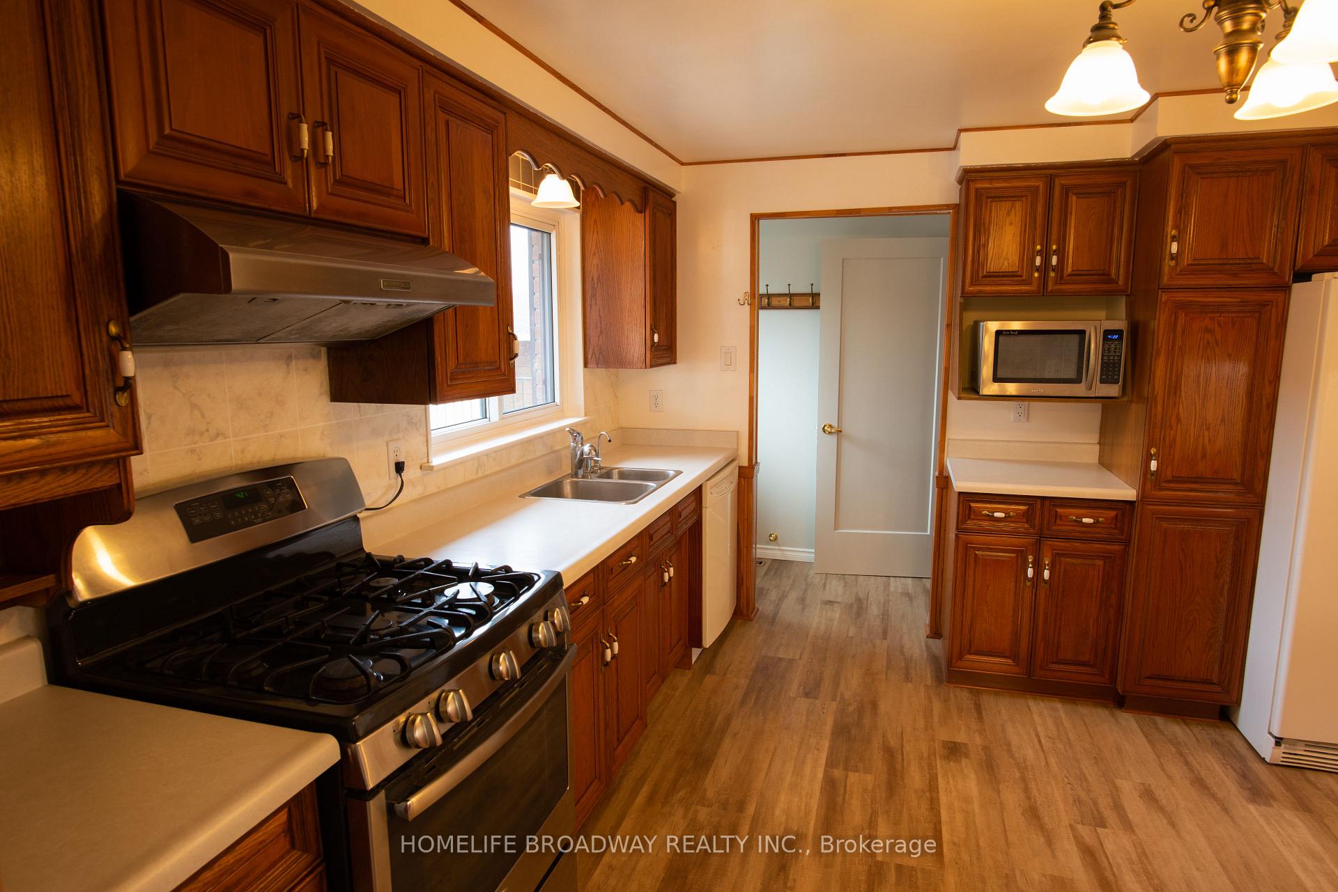 Photo 5 of 126 Hazelglen Drive, Kitchener — HOMEH